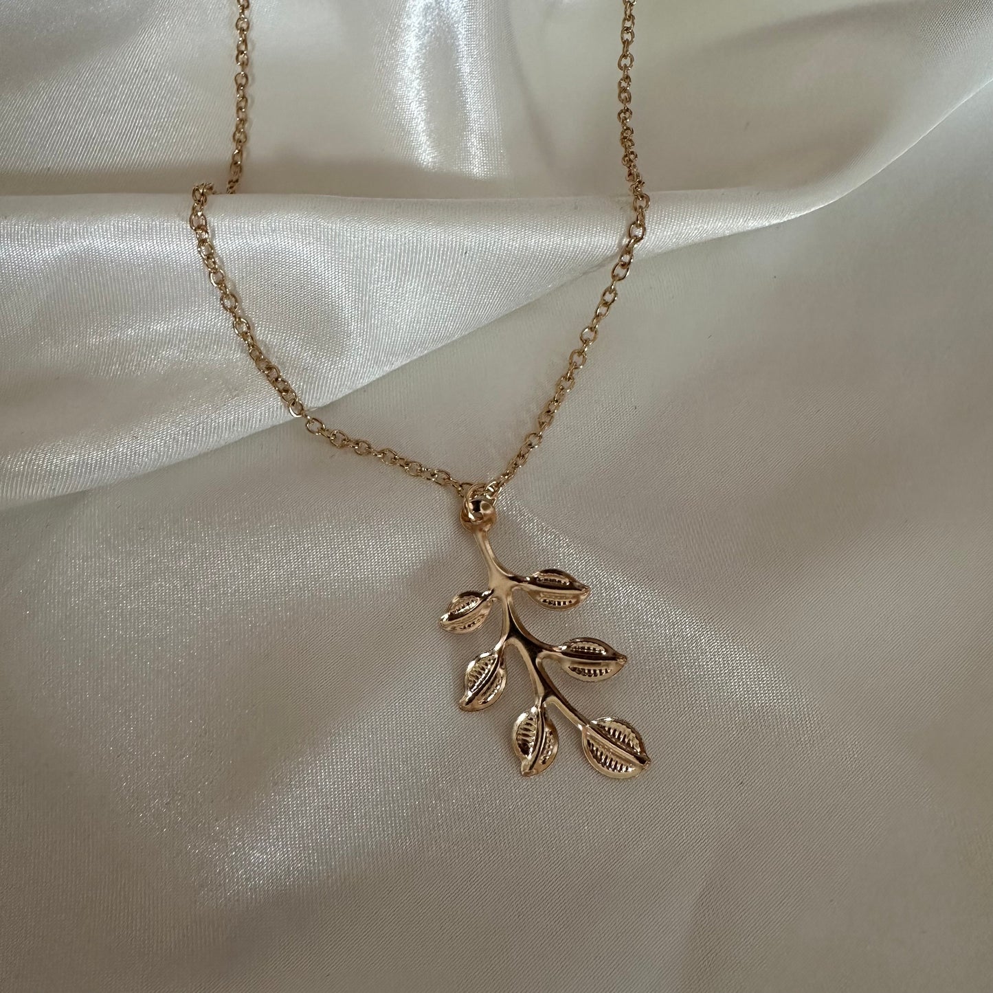 Leaf Pendant Necklace